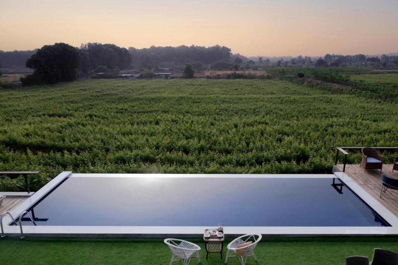 Saffronstays Onellaa, Nashik - Infinity Pool Villa Surrounded By A Vineyard Luaran gambar