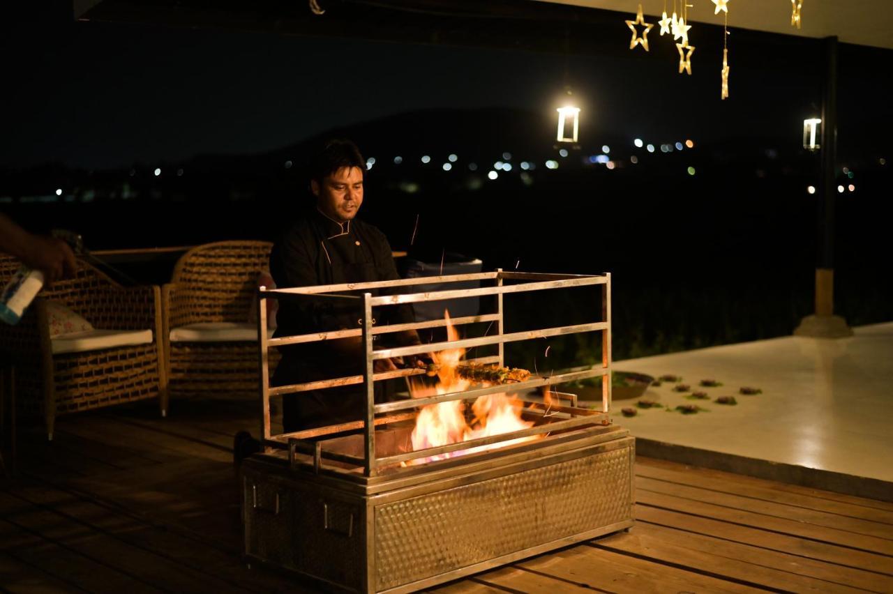 Saffronstays Onellaa, Nashik - Infinity Pool Villa Surrounded By A Vineyard Luaran gambar