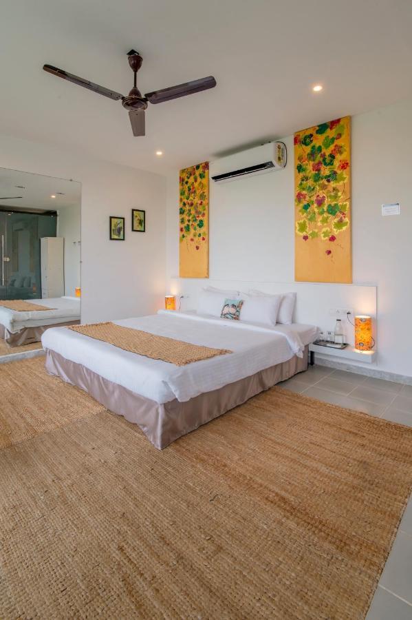 Saffronstays Onellaa, Nashik - Infinity Pool Villa Surrounded By A Vineyard Luaran gambar