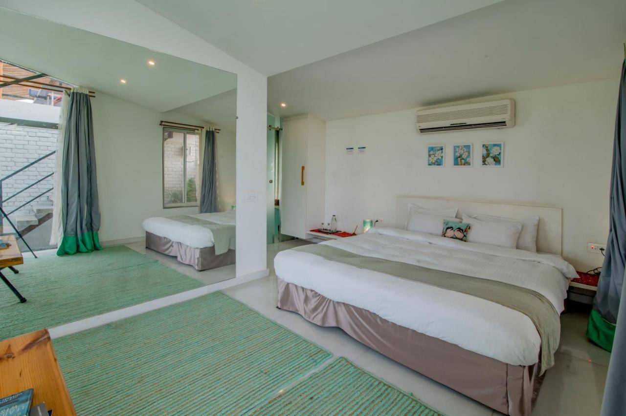 Saffronstays Onellaa, Nashik - Infinity Pool Villa Surrounded By A Vineyard Luaran gambar