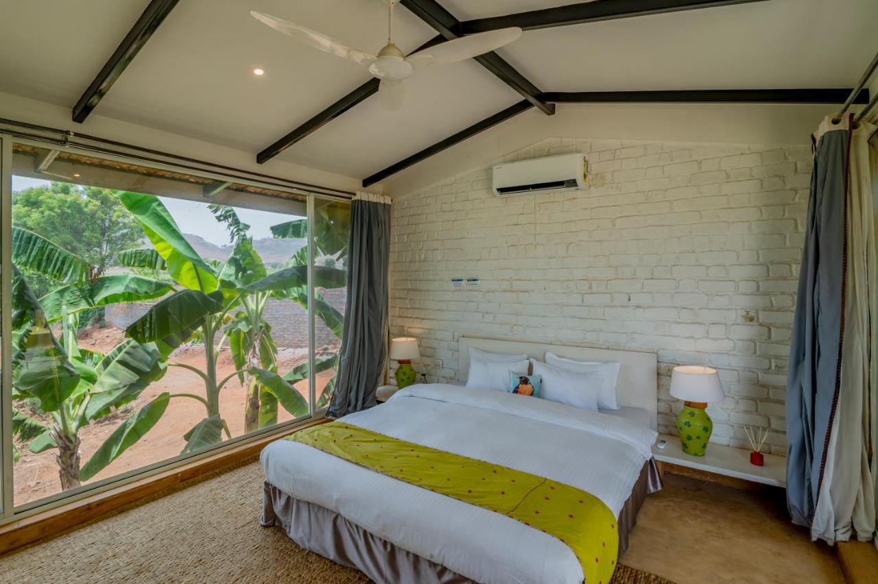 Saffronstays Onellaa, Nashik - Infinity Pool Villa Surrounded By A Vineyard Luaran gambar