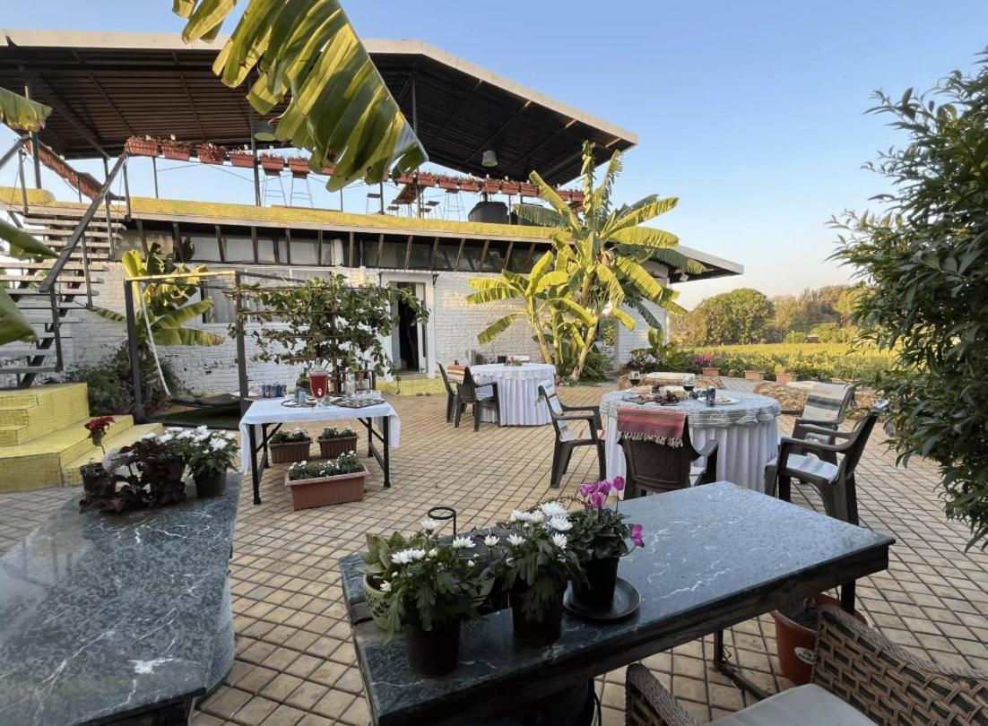 Saffronstays Onellaa, Nashik - Infinity Pool Villa Surrounded By A Vineyard Luaran gambar